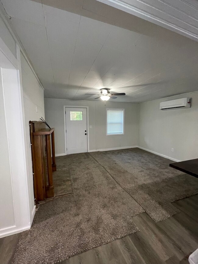 Building Photo - 607