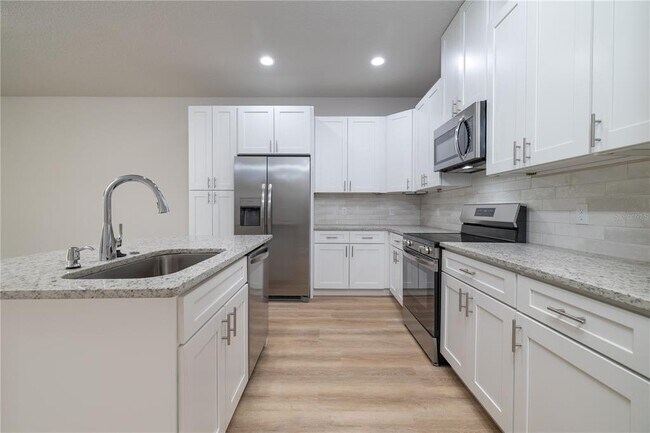 Building Photo - 37 Regent Ln