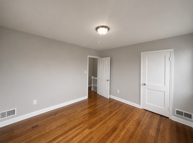 Building Photo - 7261 Bridgewood Dr