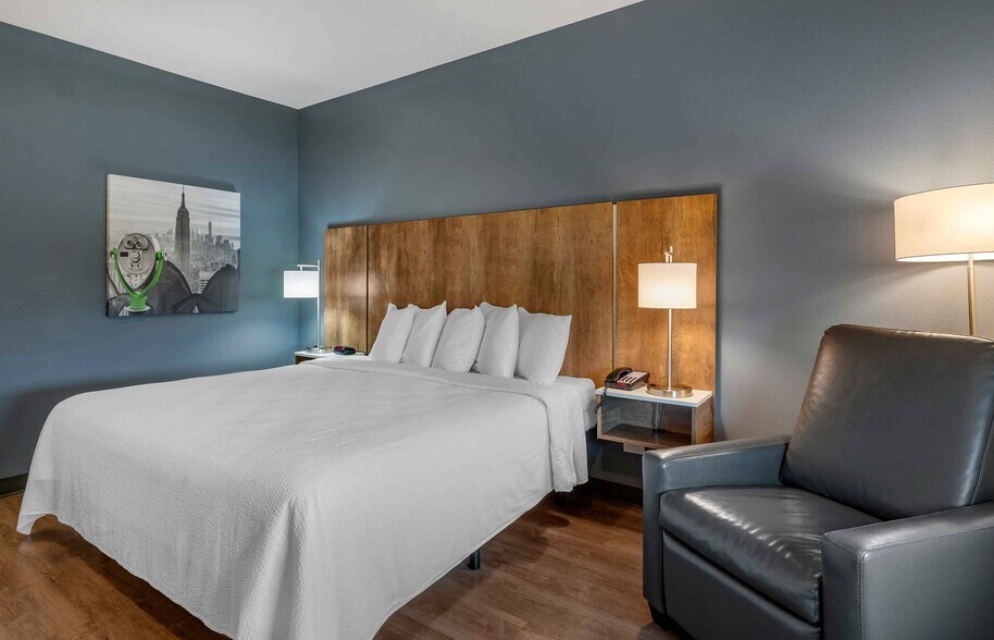 Building Photo - Furnished Studio-Phoenix - Chandler - Airport