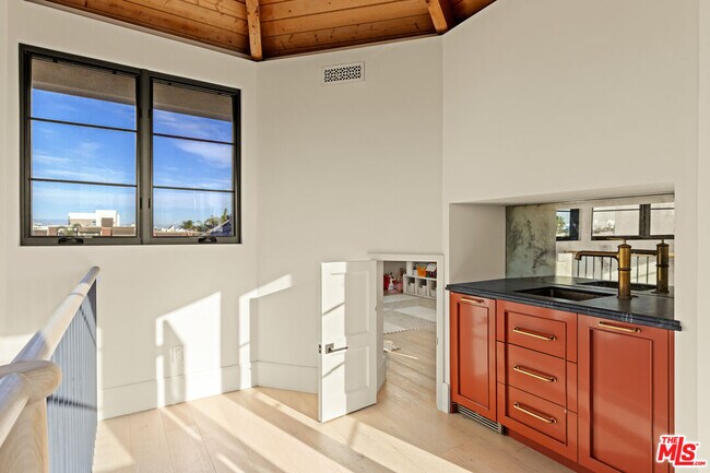 Building Photo - 4315 Roma Ct