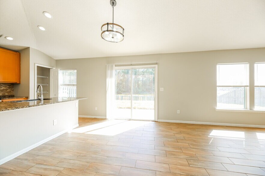 Building Photo - 11751 Pleasant Creek Dr