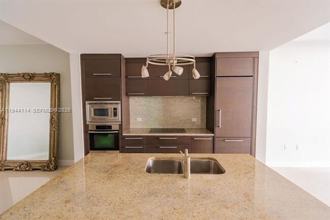 Building Photo - 900 Biscayne Blvd