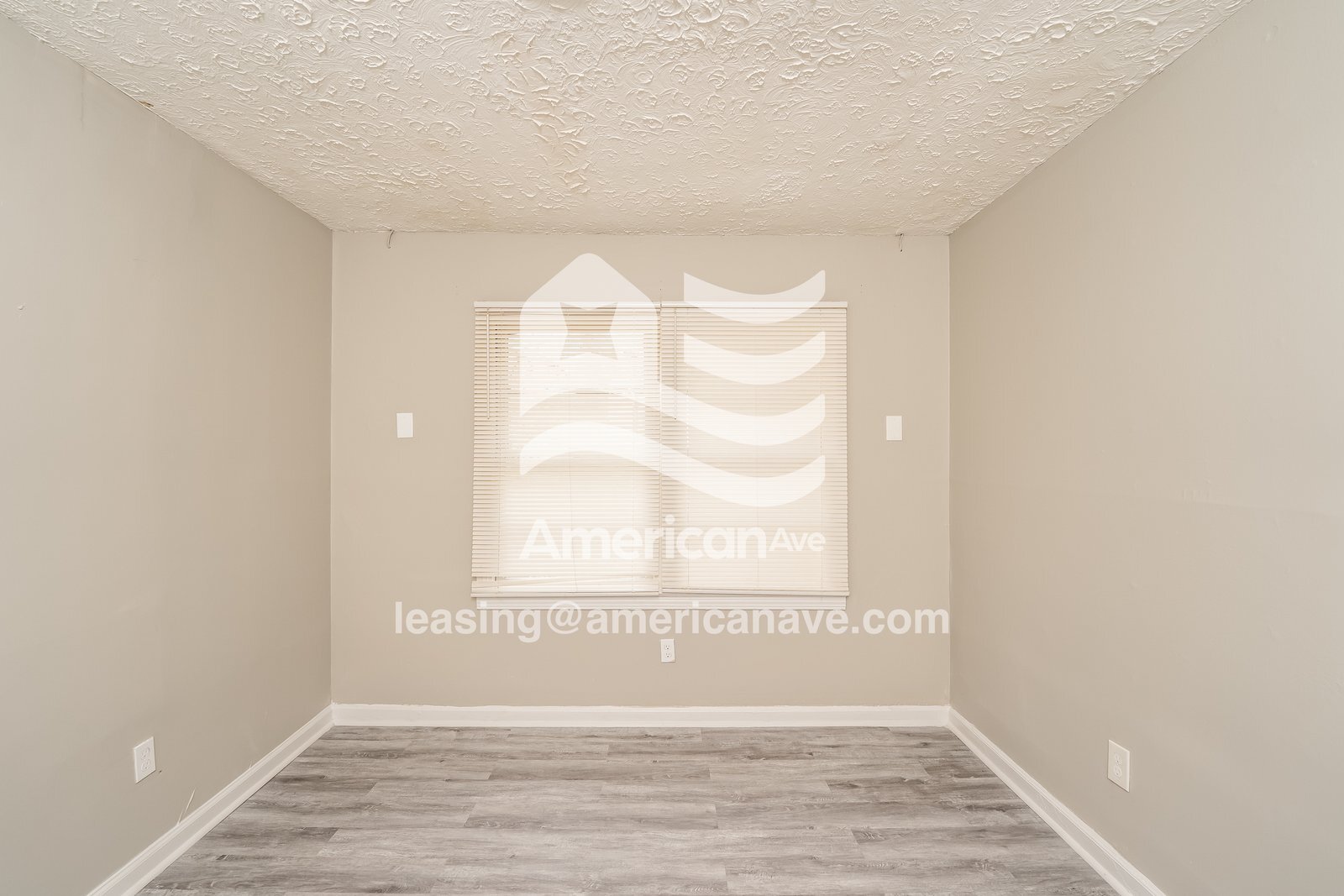 Building Photo - 1528 5th Ave W