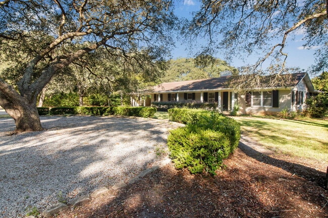 Building Photo - 701 Planet Dr