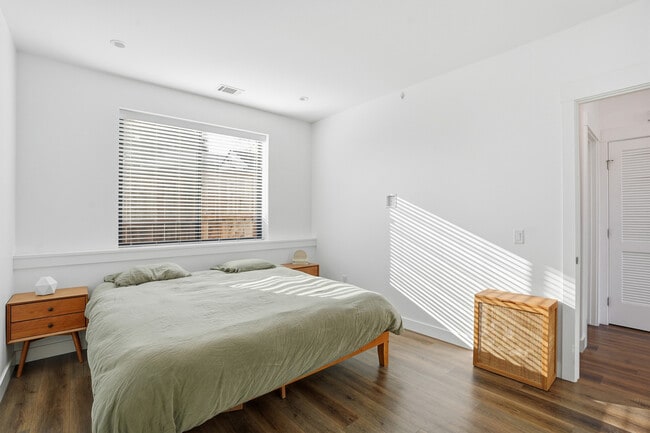 Building Photo - 259 Almond St