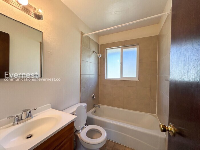 Building Photo - 1075 Magnolia St