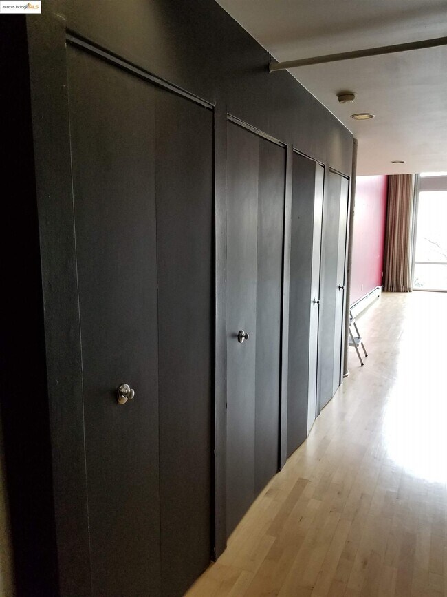 Building Photo - 311 Oak St