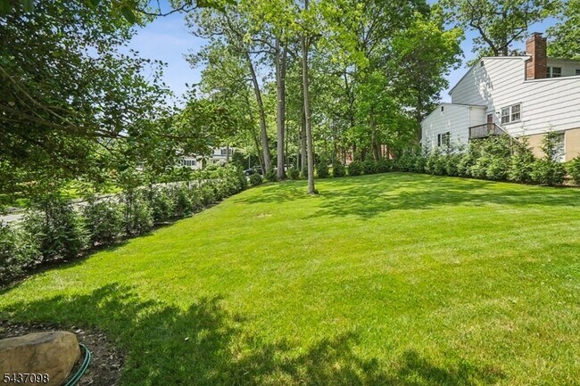 Building Photo - 305 Lupine Way