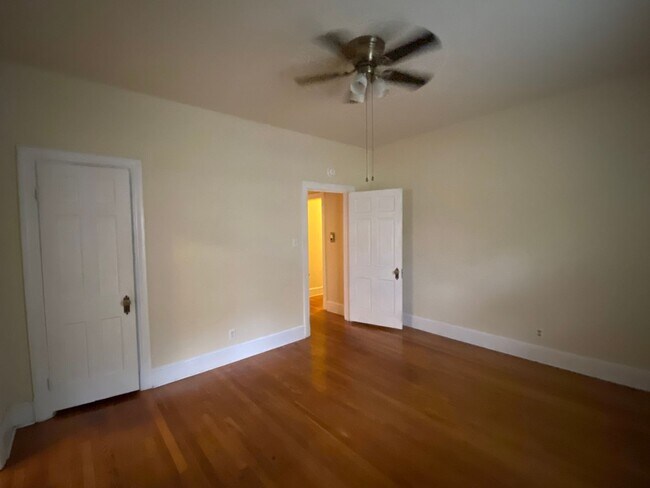 Building Photo - 4304 Bromley Ln