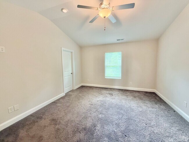 Building Photo - Modern 3BD, 2.5BA Raleigh Home in a Great ...