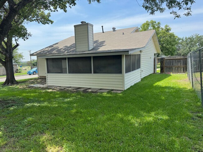 Building Photo - 8214 Spring Town St