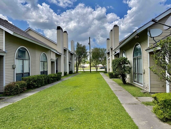 Building Photo - 9645 Siegen Ln