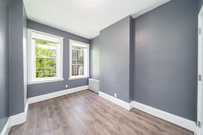 Building Photo - 122 Mallory Ave