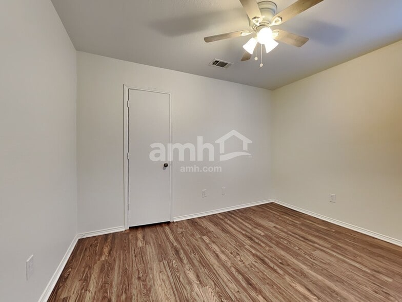 Building Photo - 8829 Stirrup Way