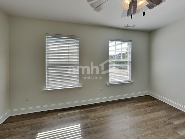 Building Photo - 1001 Haven Ln