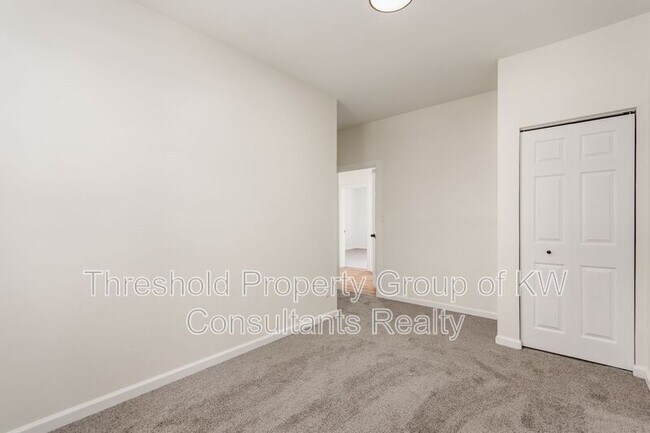 Building Photo - 865 Old Leonard Ave