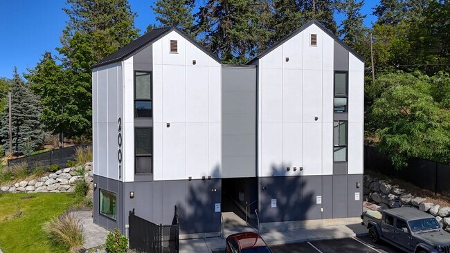 Building Photo - 2001 W 7th Ave