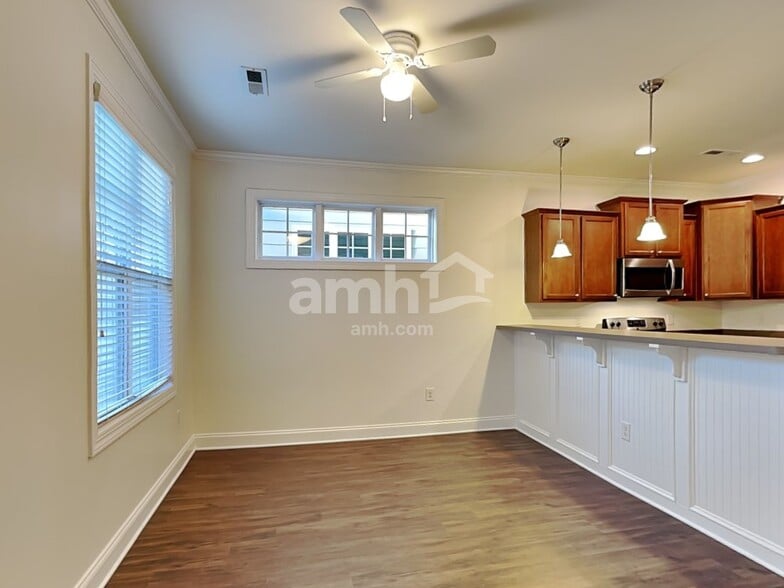 Building Photo - 107 Windy Creek Ln