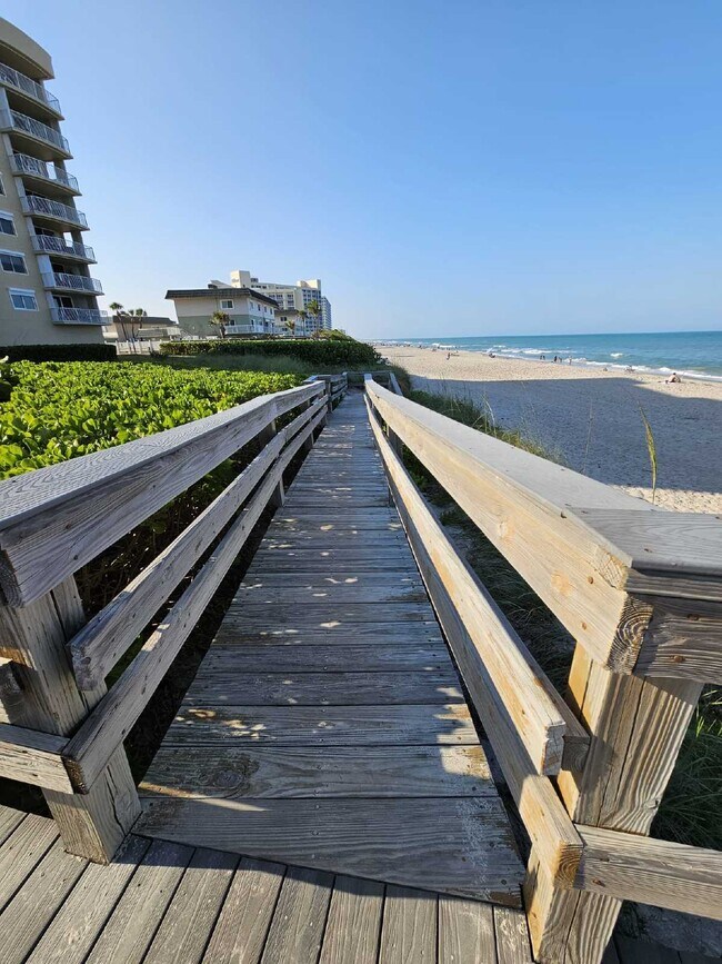 Building Photo - Seaside Serenity Awaits: Spacious 3-Bedroo...