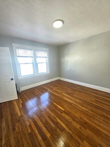 Building Photo - 98 Bradley St