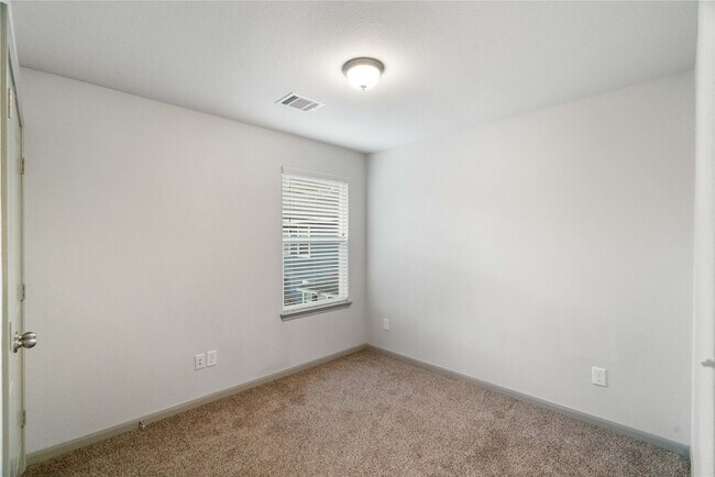 Building Photo - 2702-2704 Appian Wy