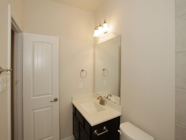 Building Photo - 15 Sawbridge Cir