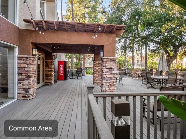 Building Photo - 5565 Canoga Ave