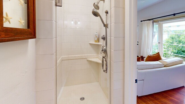 Building Photo - Fully Furnished Vacation Rental | Farmhouse Chic