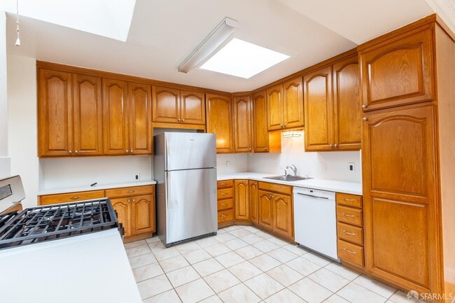 Building Photo - 219 St Charles Ave