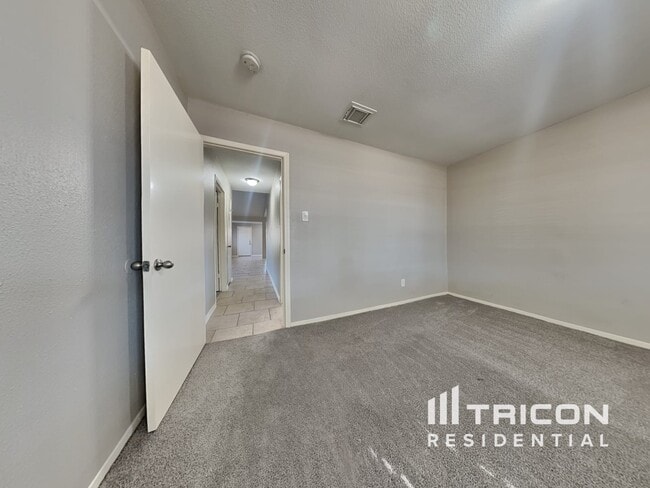Building Photo - 5515 Fallengate Dr