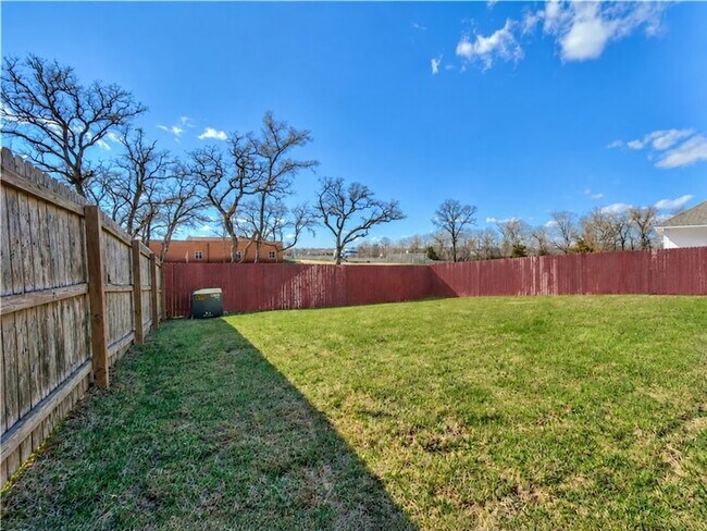 Building Photo - 4015 Dunlap Loop