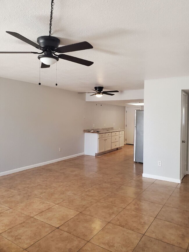 Building Photo - COMING UP! Charming 2-Bed, 1-Bath Apartment!