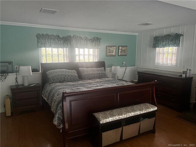 Building Photo - 17 Pinewood Shores