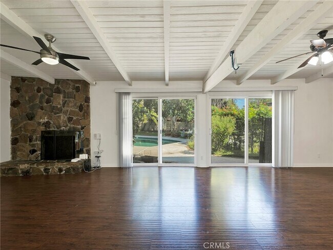 Building Photo - 10918 Reseda Blvd