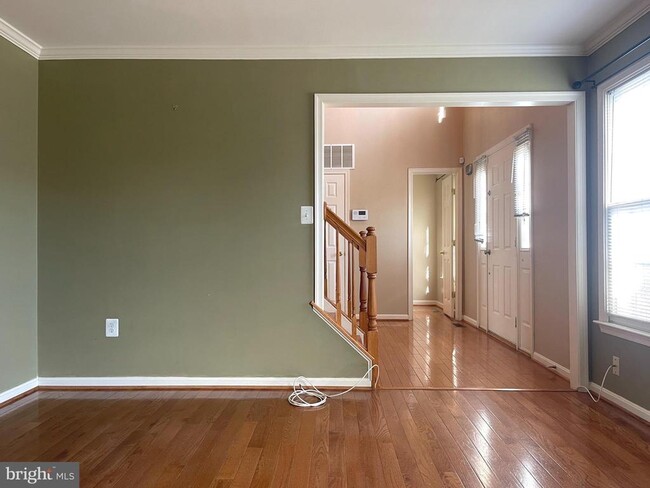 Building Photo - 32 Palace Ln