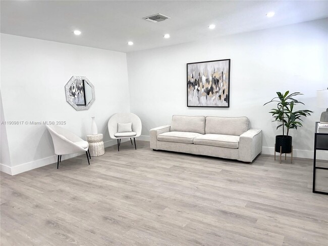 Building Photo - 2421 N 56th Terrace