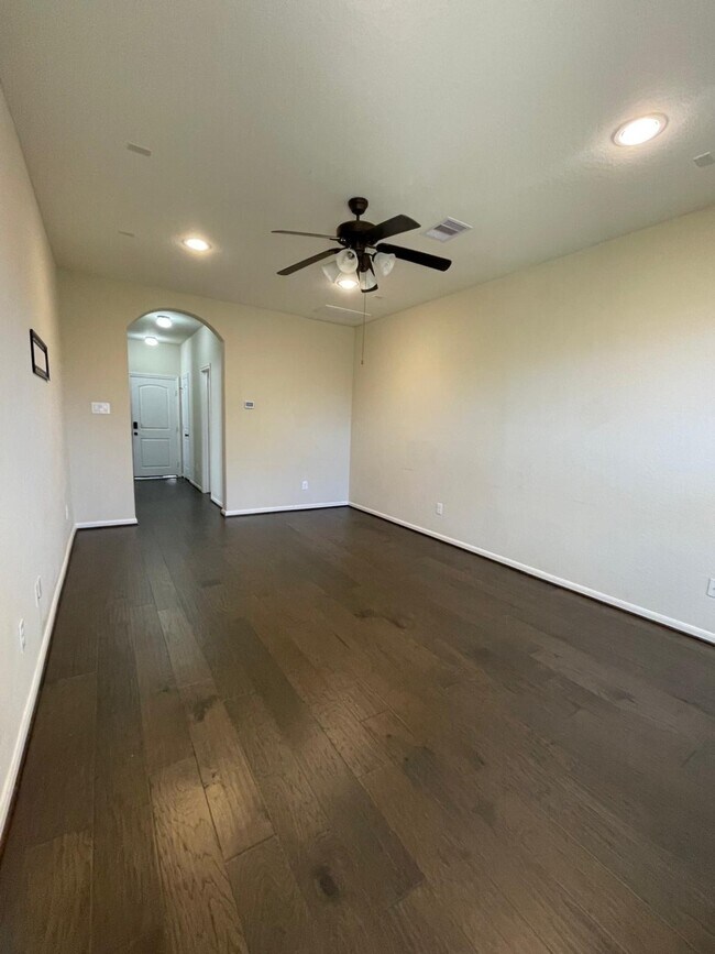 Building Photo - 23331 Del Rosso St