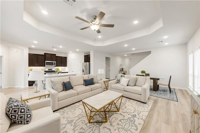 Building Photo - Gorgeous 2-Story on Quiet Cul de Sac