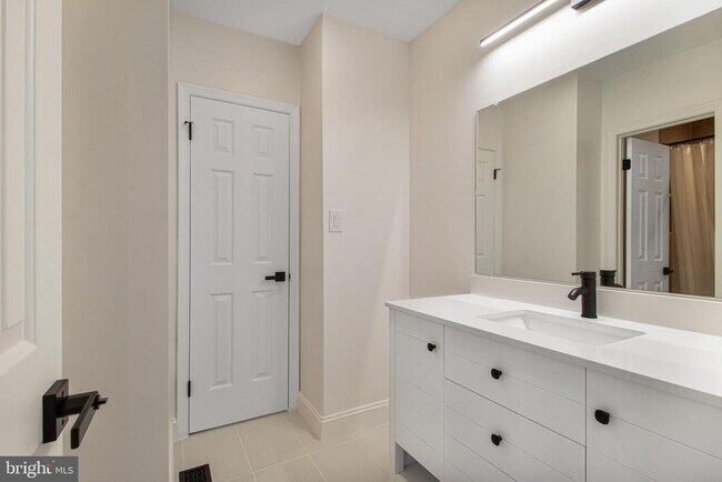 Building Photo - 8009 Poplar Hill Dr