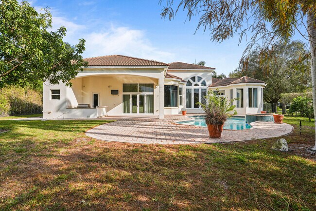 Building Photo - 3201 E Stonebrook Cir