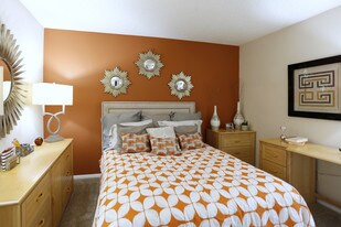 Large Bedrooms - Norcross Crossings