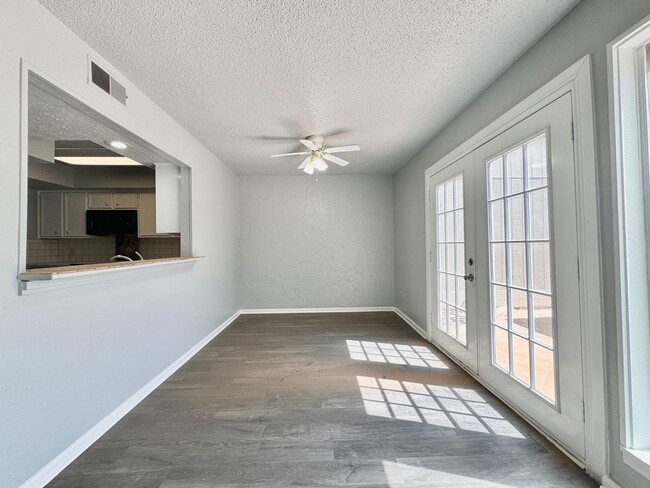 Building Photo - 3 bed 3 bath 2 car garage brick town home now available