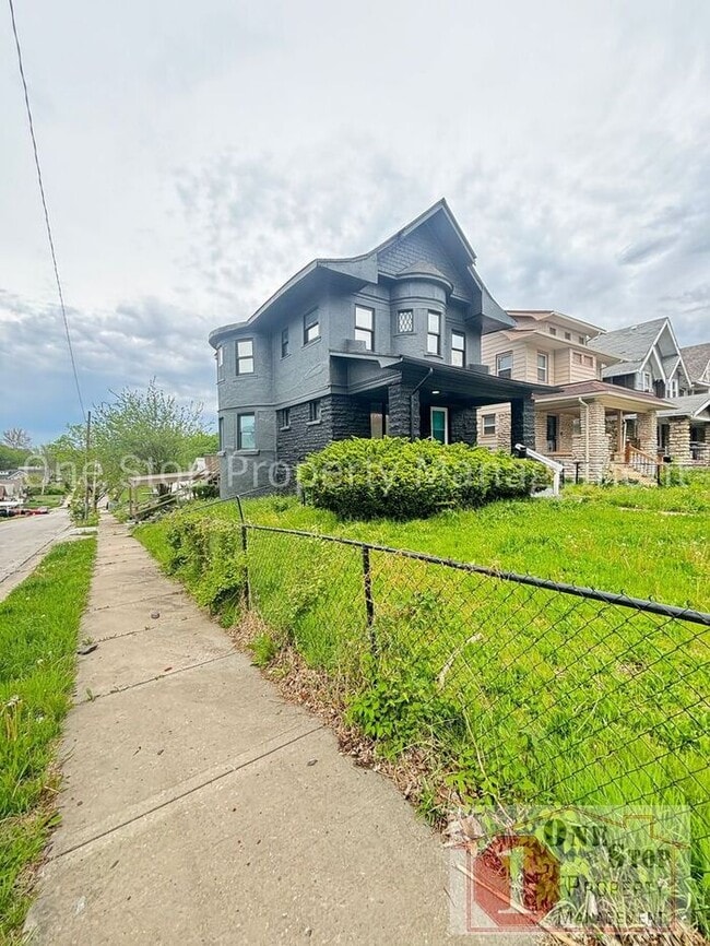 Building Photo - Beautiful 6 Bedrooms and 1
