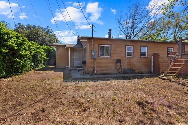 Building Photo - 1026 Windeler Ave
