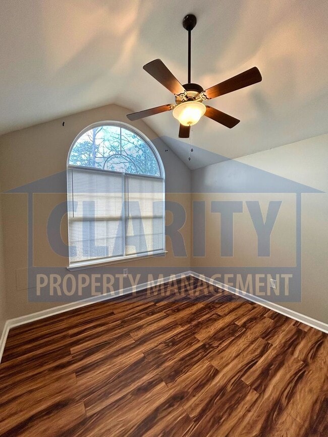 Building Photo - Single level, two bedroom townhome!