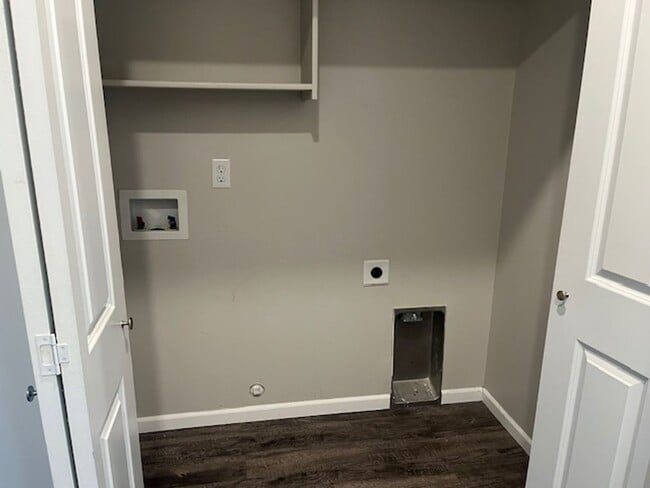 Building Photo - 1315 Azena St