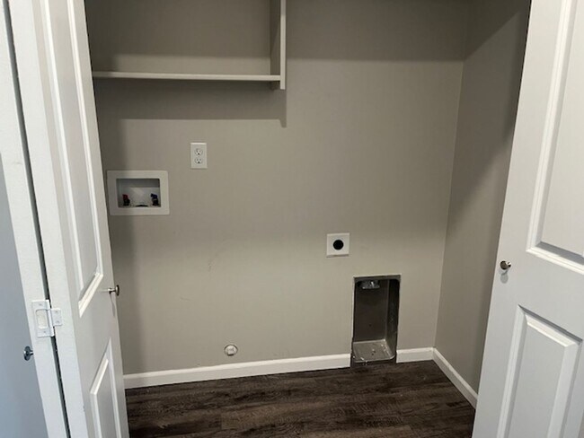 Building Photo - 3 Bedroom 2 Bath Duplex Located in Andover