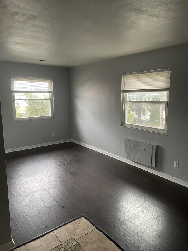 Building Photo - 1303 Chardon Ct