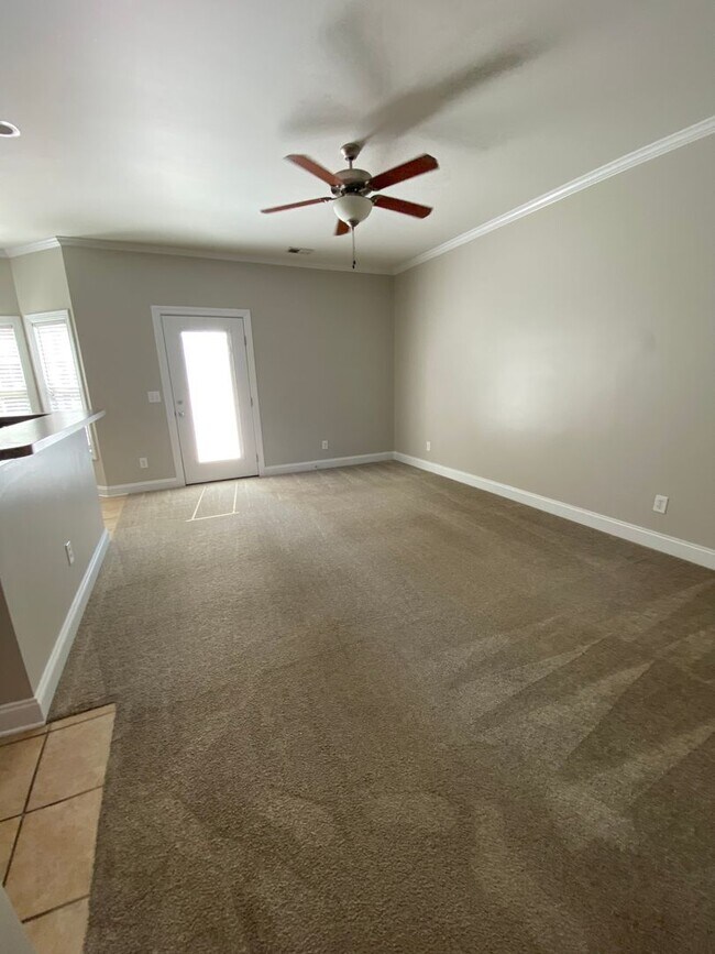 Building Photo - End Unit Townhouse in Pennington Square